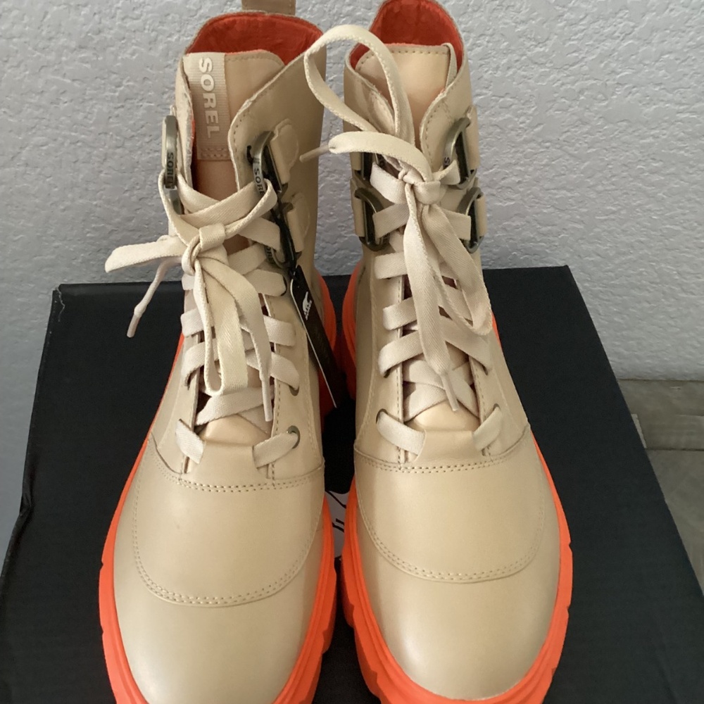 SOREL Caribou X Waterproof Leather Lace-Up Boot (Women), size 8.5 - Picture 10 of 11